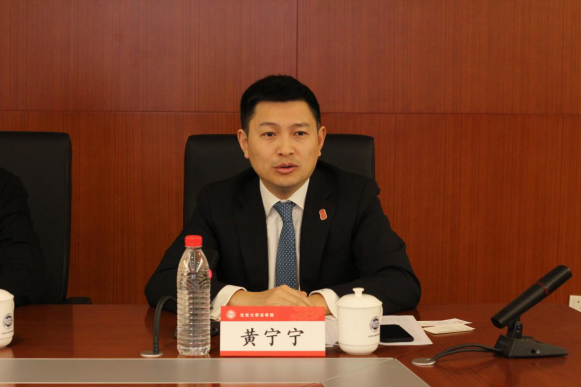 国浩律师(上海)事务所主任,管理合伙人 黄宁宁