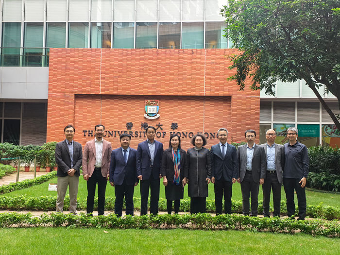 13 我院教师合影700.jpg